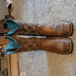 Womens Ariat 8.5 boots